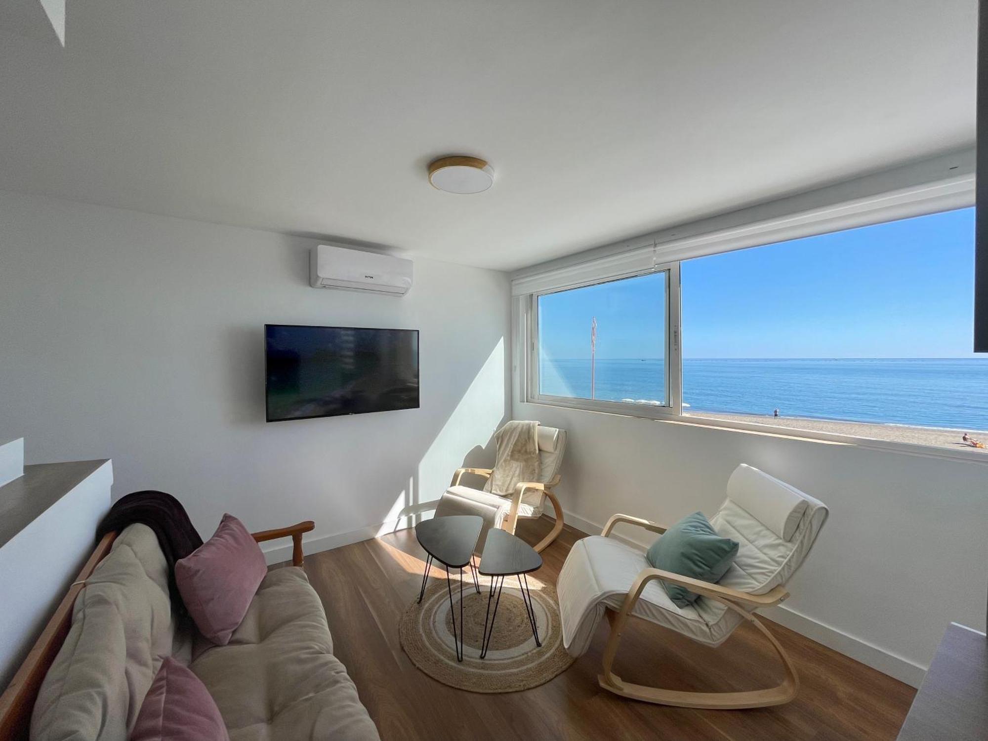 Apartamento Calma Carihuela Beach - 10 Metros De La Playa Torremolinos Eksteriør billede